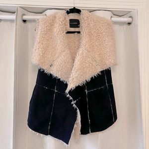 VICI suede vest with fur lining